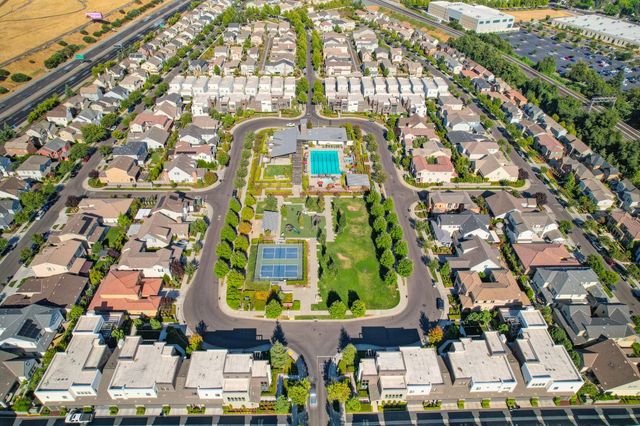 9 Fischbacher St, Sacramento, CA 95816