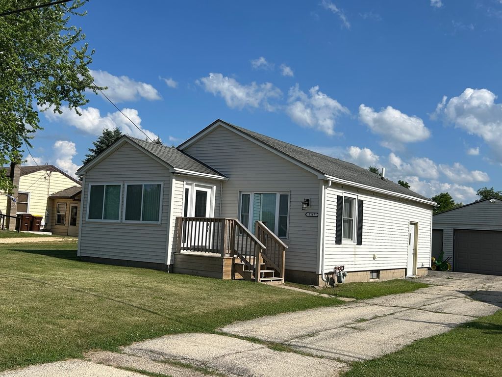 5147 E Chrysler Drive, Belvidere, IL 61008