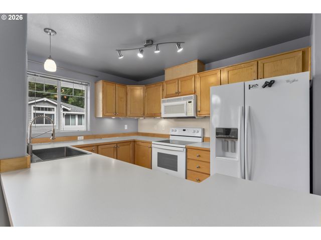 13682 Sw HALL Blvd 3, Portland, OR 97223