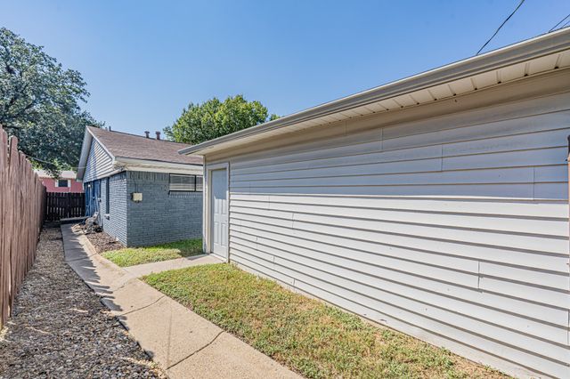 10803 Lake Gardens Drive, Dallas, TX 75218