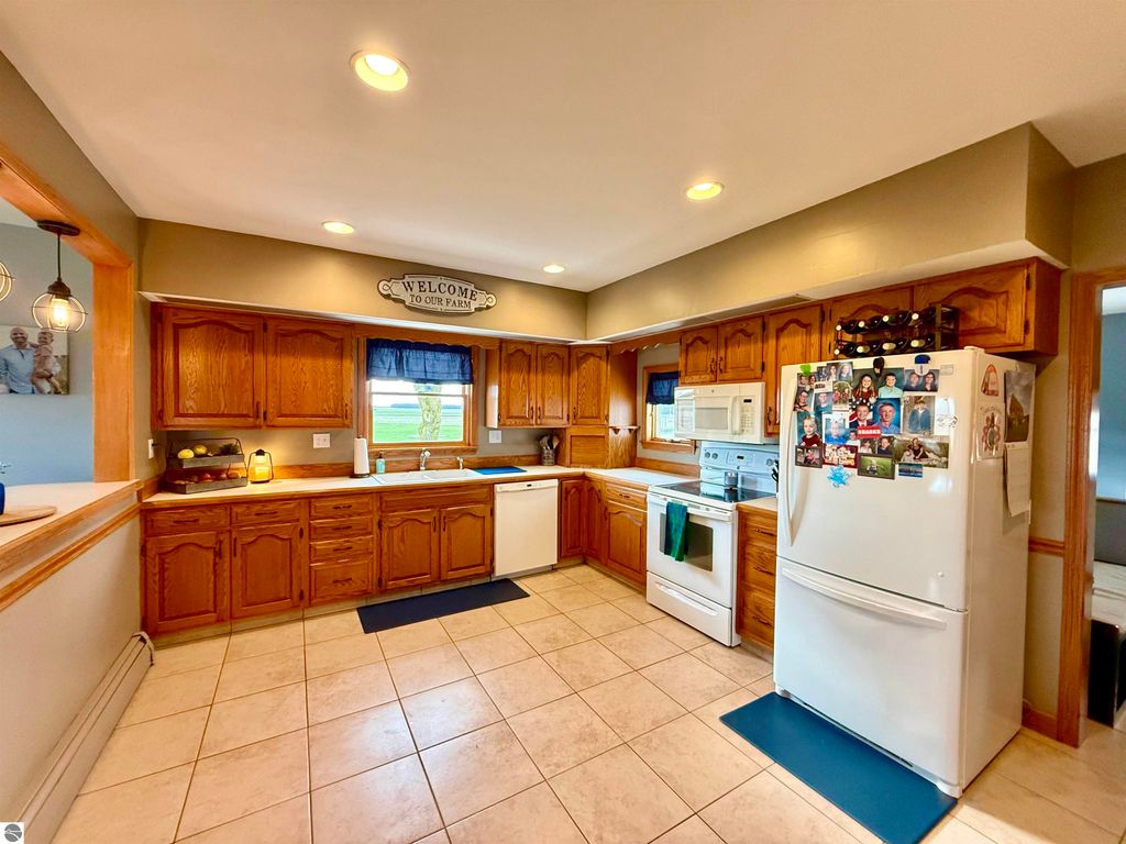 Image 11 of property listing at 10063 E Walton Road, Shepherd, MI 48883