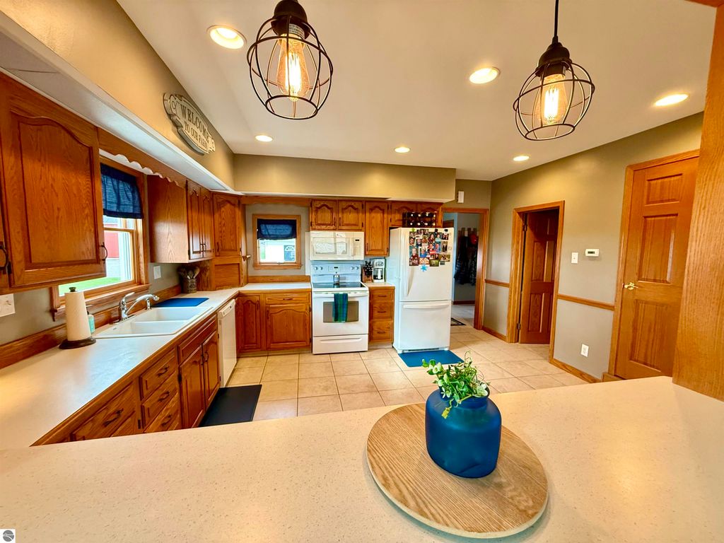 Image 12 of property listing at 10063 E Walton Road, Shepherd, MI 48883