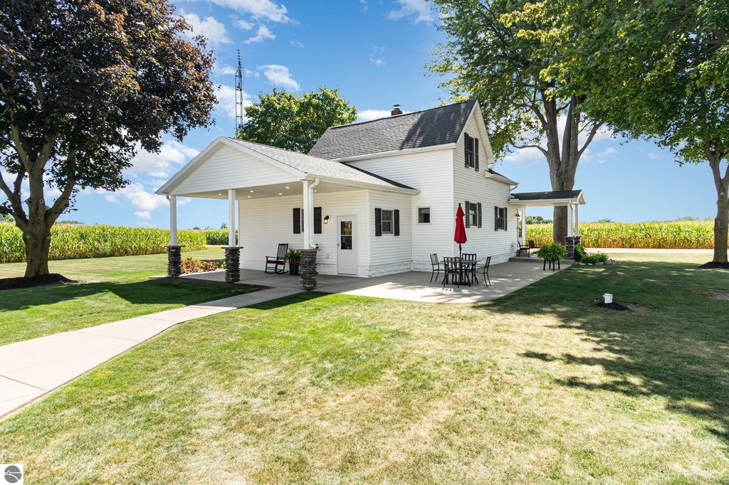 Image 27 of property listing at 10063 E Walton Road, Shepherd, MI 48883