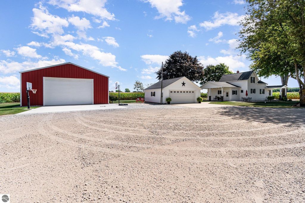 Image 28 of property listing at 10063 E Walton Road, Shepherd, MI 48883