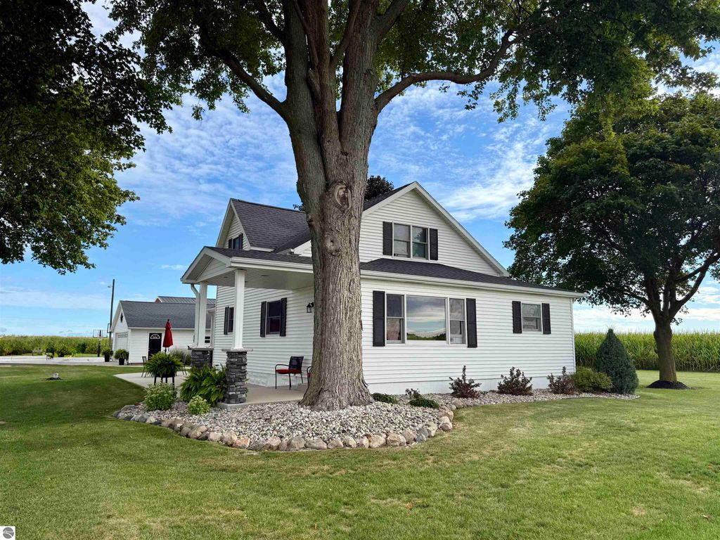 Image 3 of property listing at 10063 E Walton Road, Shepherd, MI 48883