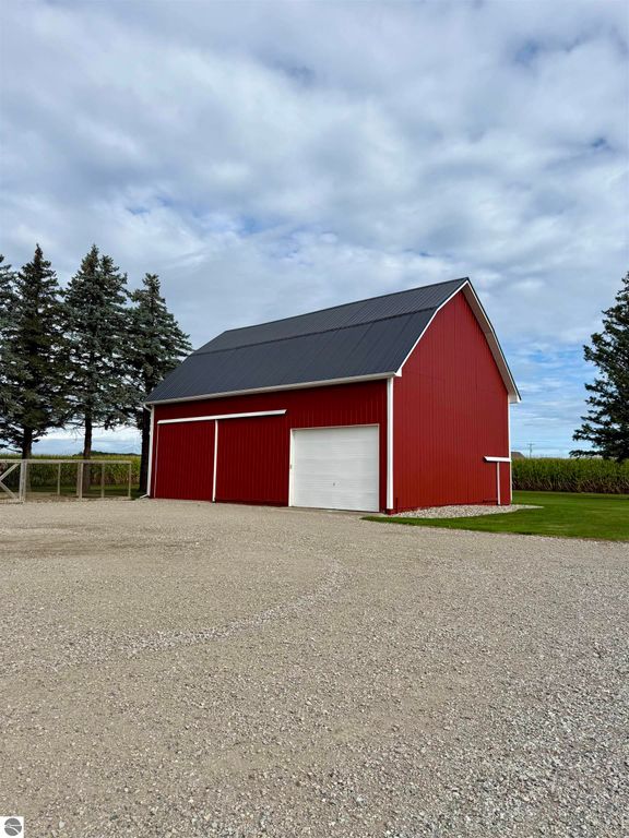 Image 32 of property listing at 10063 E Walton Road, Shepherd, MI 48883