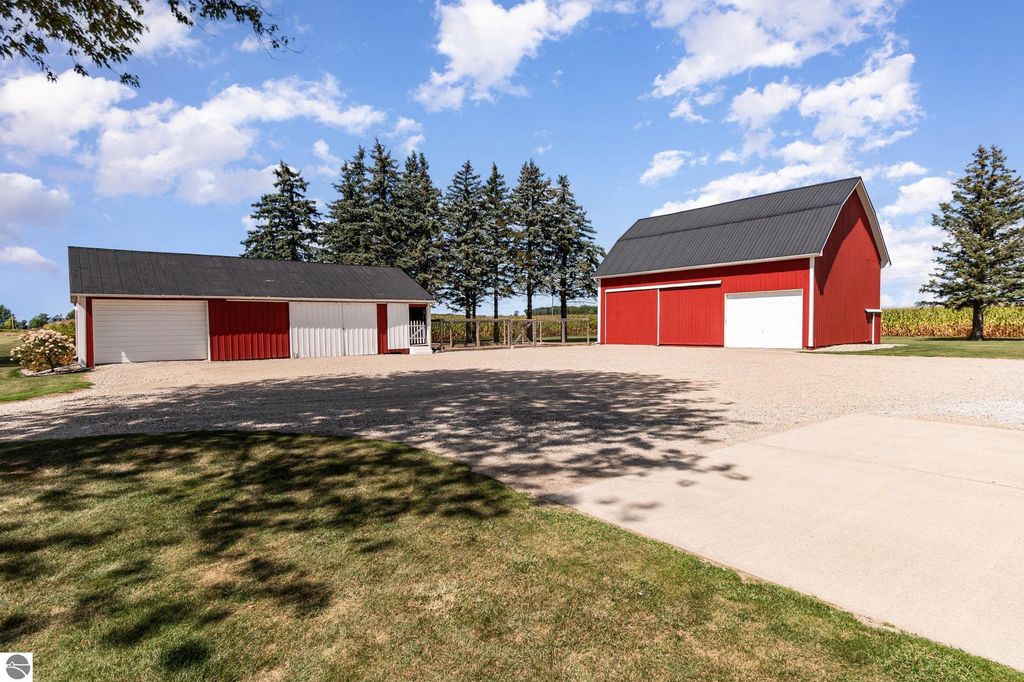 Image 33 of property listing at 10063 E Walton Road, Shepherd, MI 48883