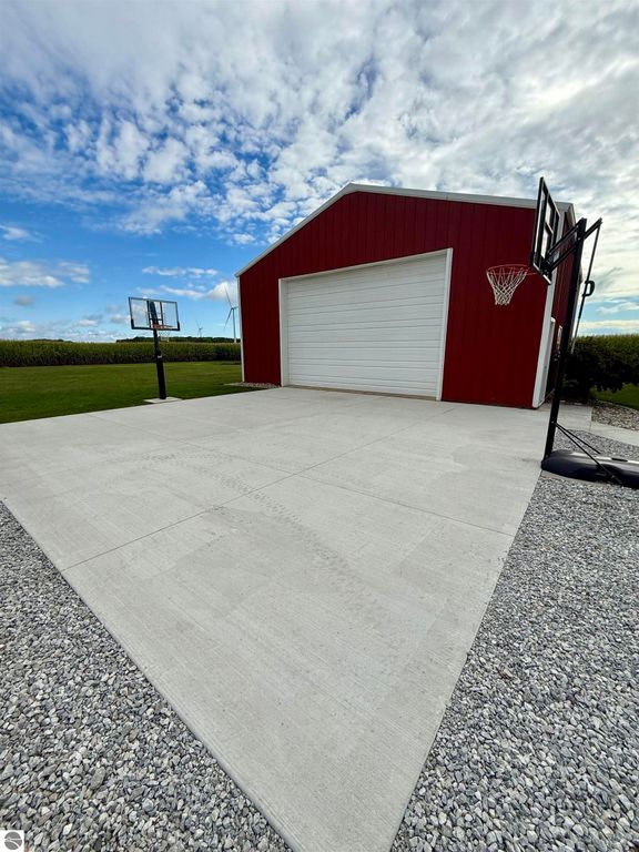 Image 36 of property listing at 10063 E Walton Road, Shepherd, MI 48883