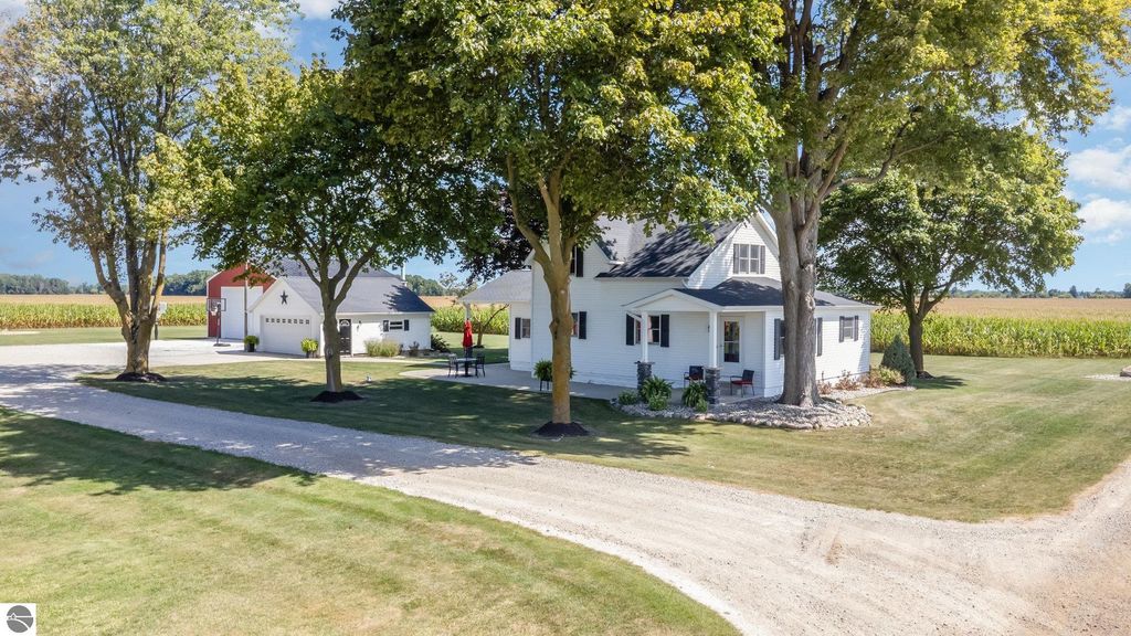 Image 4 of property listing at 10063 E Walton Road, Shepherd, MI 48883