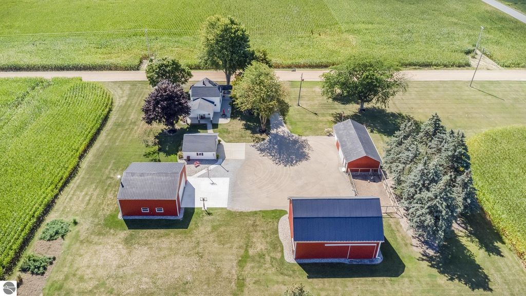 Image 5 of property listing at 10063 E Walton Road, Shepherd, MI 48883