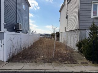 308 E 8th Road, Broad Channel, NY 11693