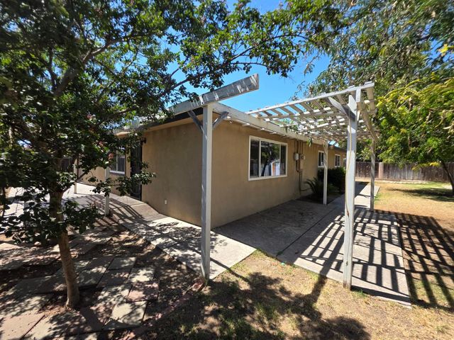 4056 N Argyle Avenue, Fresno, CA 93727