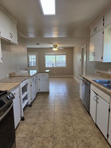 4056 N Argyle Avenue, Fresno, CA 93727