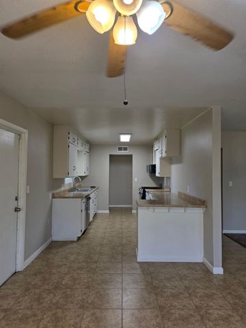 4056 N Argyle Avenue, Fresno, CA 93727