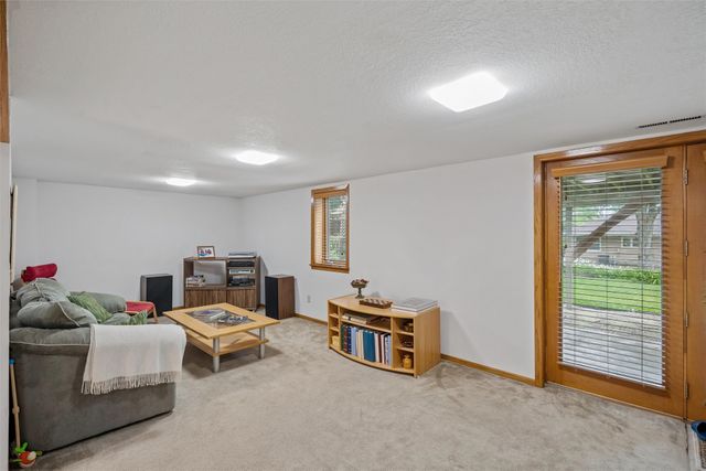 9791 Clark Street, Clive, IA 50325