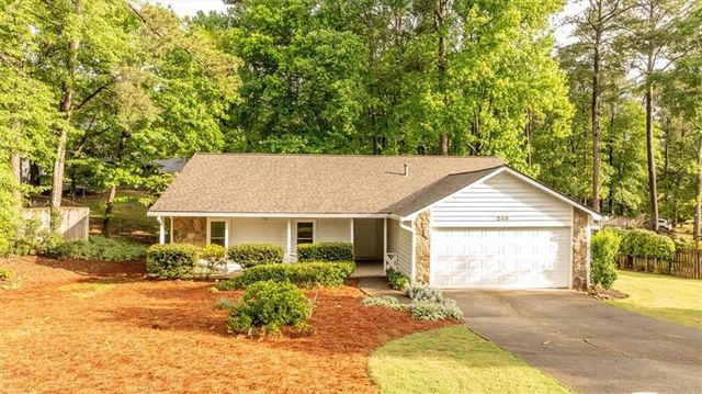 240 Kristie Lane, Roswell, GA 30076