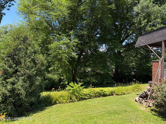 1613 Eskridge Ln, Louisville, KY 40216