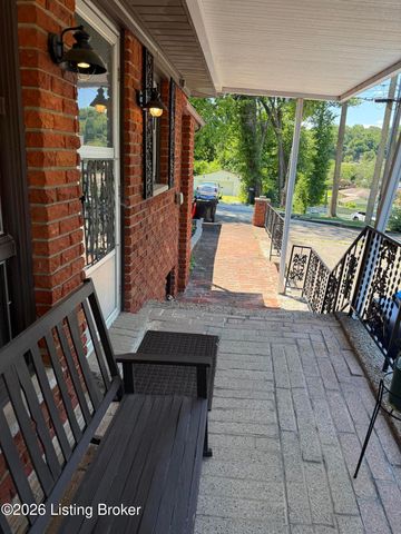 1613 Eskridge Ln, Louisville, KY 40216