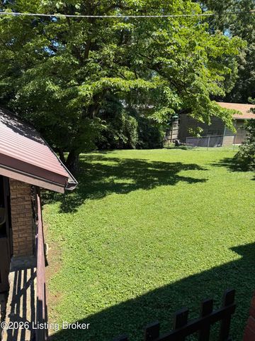 1613 Eskridge Ln, Louisville, KY 40216