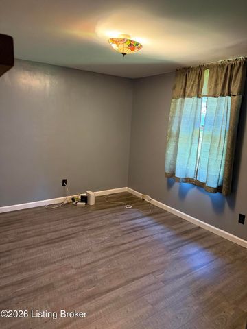 1613 Eskridge Ln, Louisville, KY 40216