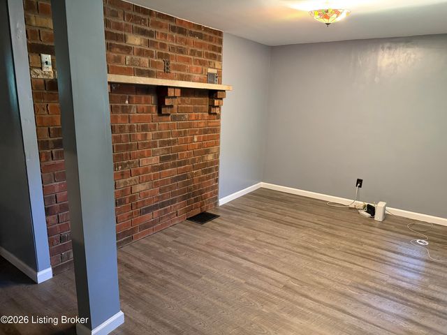 1613 Eskridge Ln, Louisville, KY 40216