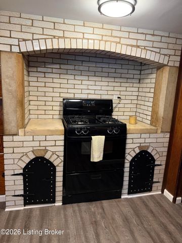 1613 Eskridge Ln, Louisville, KY 40216