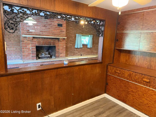 1613 Eskridge Ln, Louisville, KY 40216