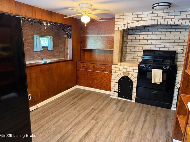 1613 Eskridge Ln, Louisville, KY 40216
