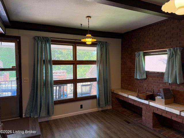 1613 Eskridge Ln, Louisville, KY 40216