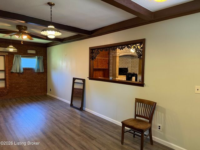 1613 Eskridge Ln, Louisville, KY 40216