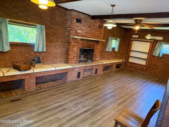 1613 Eskridge Ln, Louisville, KY 40216