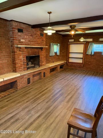 1613 Eskridge Ln, Louisville, KY 40216
