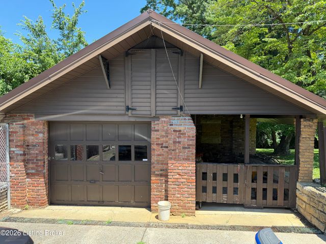 1613 Eskridge Ln, Louisville, KY 40216