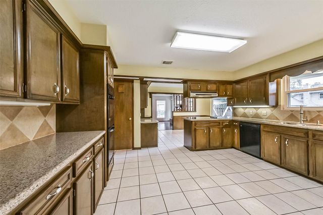 5731 Timbers Trail Drive, Humble, TX 77346