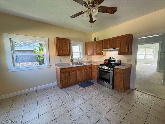 1369 Park Row, Lakewood, OH 44107