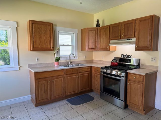 1369 Park Row, Lakewood, OH 44107