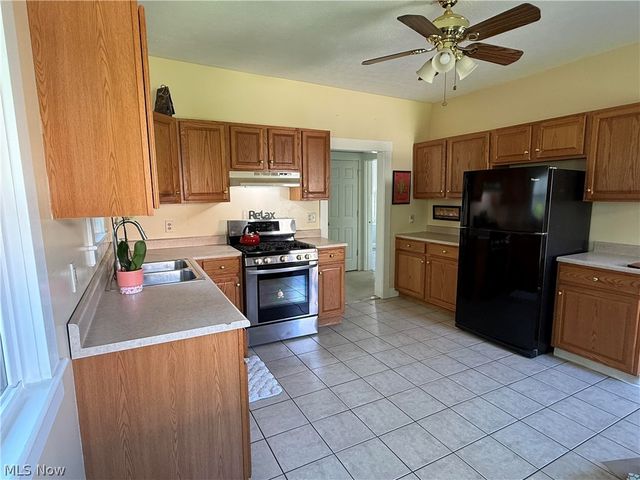 1369 Park Row, Lakewood, OH 44107