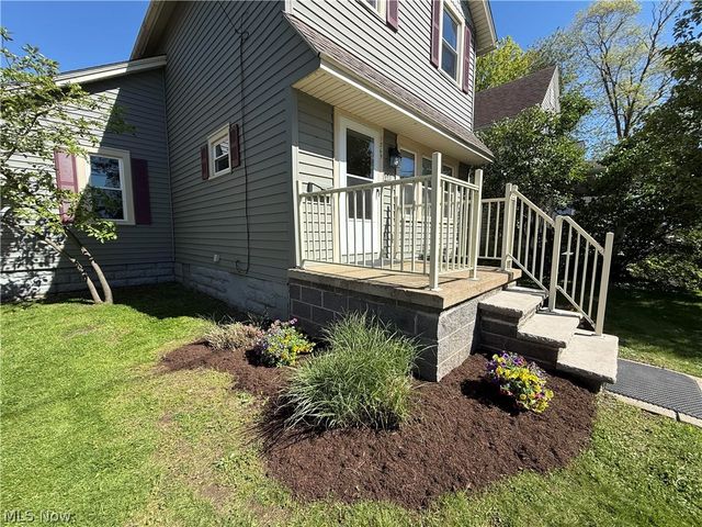 1369 Park Row, Lakewood, OH 44107