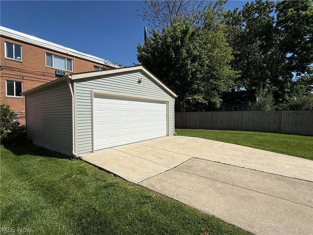 1369 Park Row, Lakewood, OH 44107