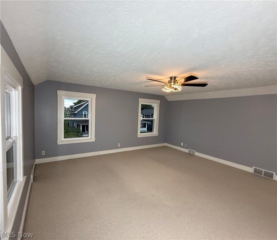 1369 Park Row, Lakewood, OH 44107