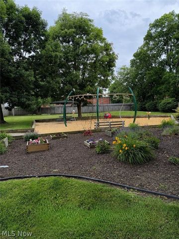 1369 Park Row, Lakewood, OH 44107