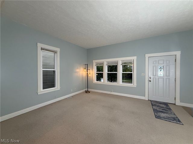 1369 Park Row, Lakewood, OH 44107