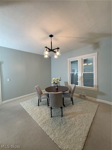 1369 Park Row, Lakewood, OH 44107