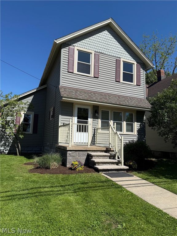 1369 Park Row, Lakewood, OH 44107