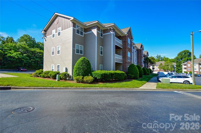 9810 Campus Walk Lane F, Charlotte, NC 28262
