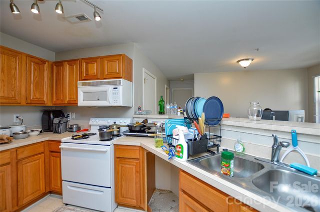 9810 Campus Walk Lane F, Charlotte, NC 28262