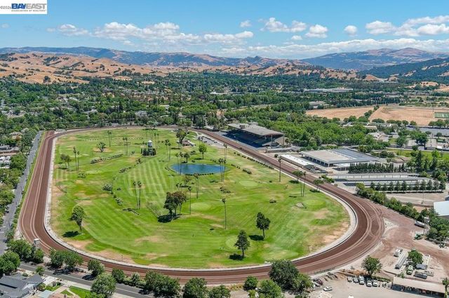 223 Birch Creek Dr, Pleasanton, CA 94566