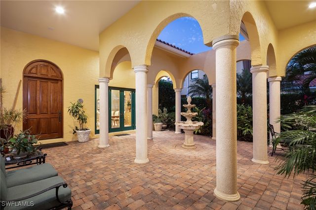 2741 Medallist LN, Naples, FL 34109