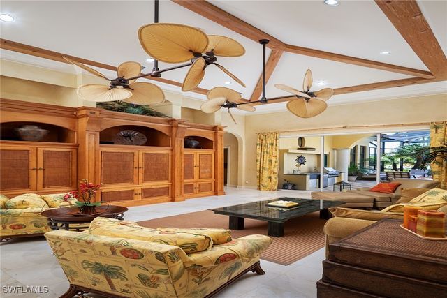 2741 Medallist LN, Naples, FL 34109