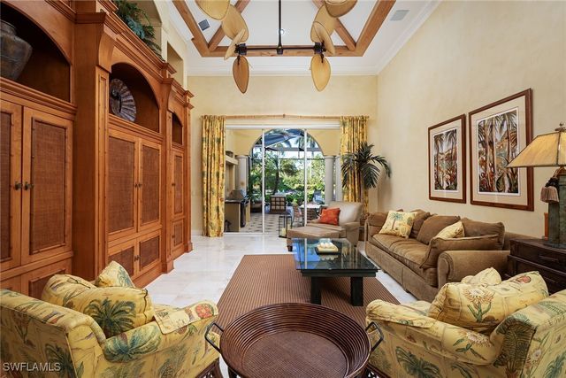 2741 Medallist LN, Naples, FL 34109